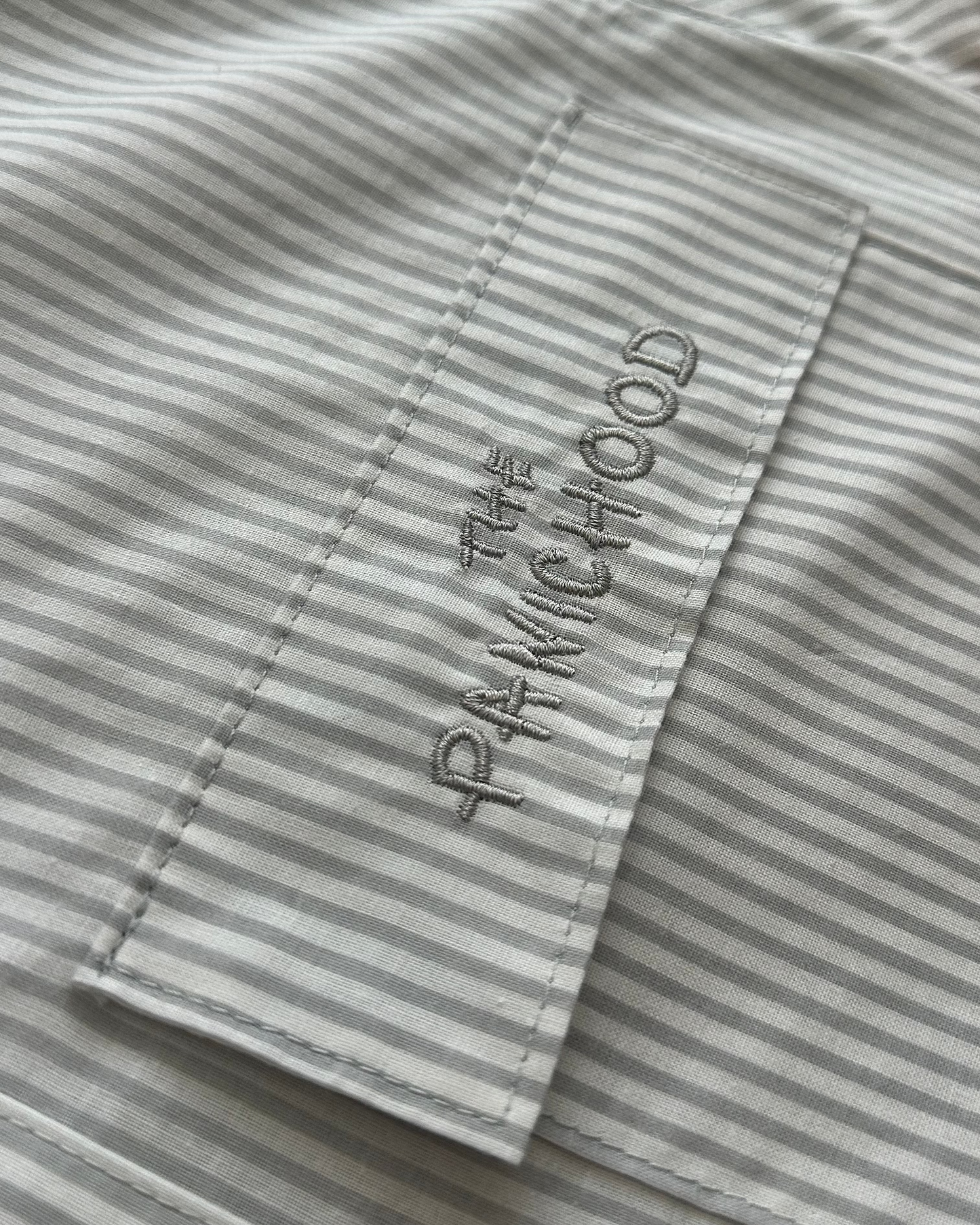 TPH ESSENTIAL STRIPE SHIRT